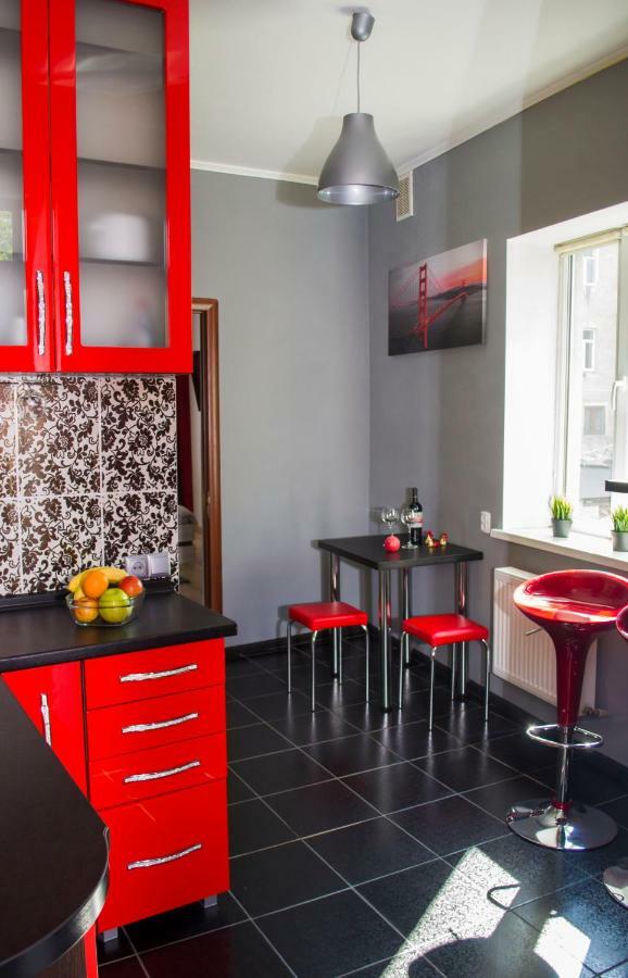 לבוב Modern Red Apartment מראה חיצוני תמונה