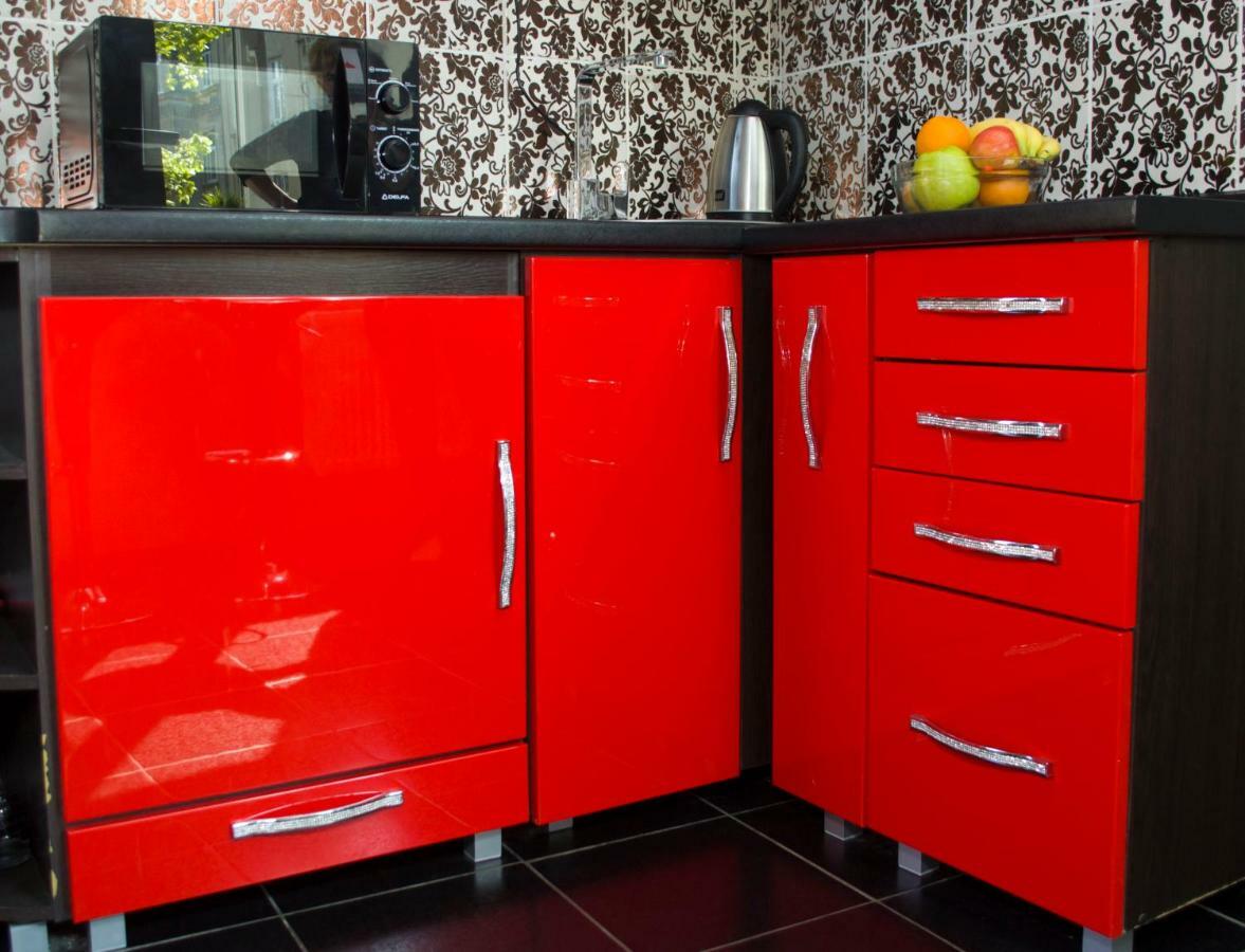 לבוב Modern Red Apartment מראה חיצוני תמונה